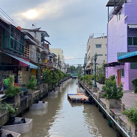 Bangkok Neighborhood Hostel Esterno foto